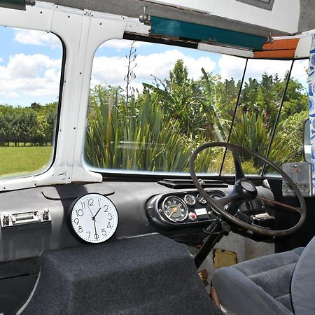 Evi The School Bus At Oromahoe Downs Farm Puketona Exterior foto