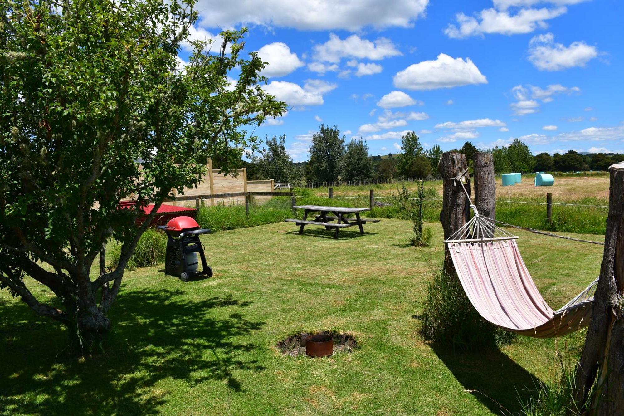 Evi The School Bus At Oromahoe Downs Farm Puketona Exterior foto