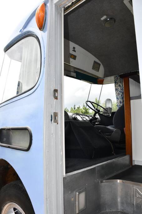 Evi The School Bus At Oromahoe Downs Farm Puketona Exterior foto
